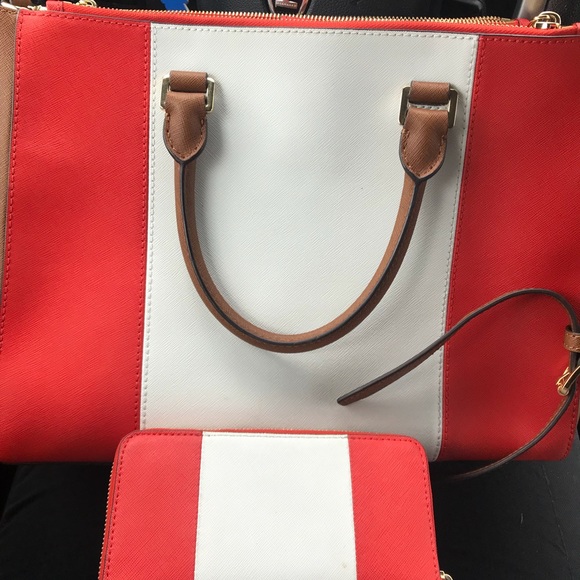 Michale kors Tote - Picture 2 of 5